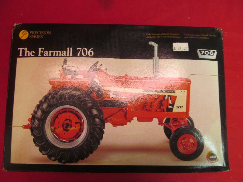 lot 27 image: Collectable Farmall tractor