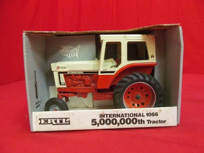 lot 28 image: Collectable Farmall tractor