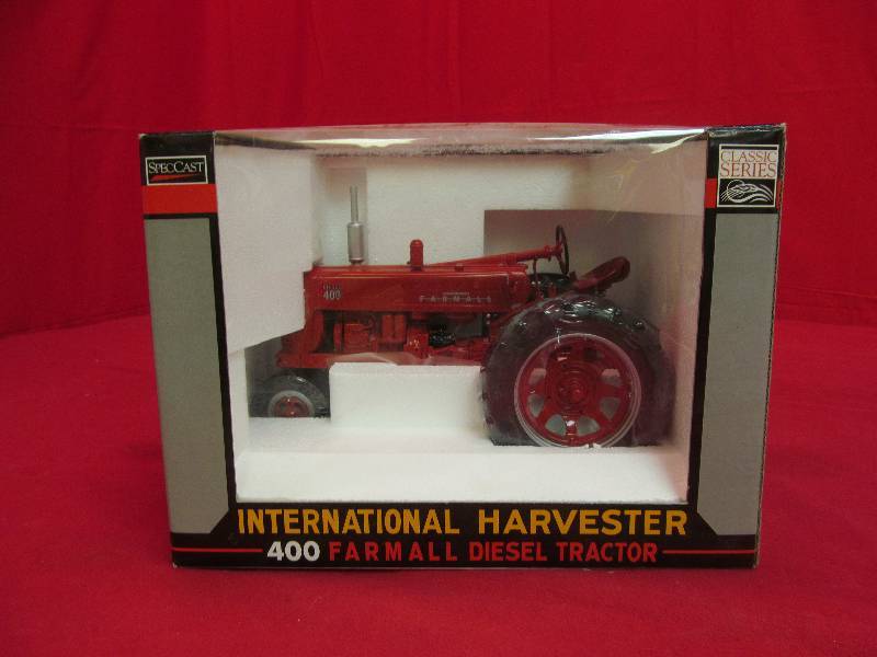 lot 30 image: collectable IH tractor