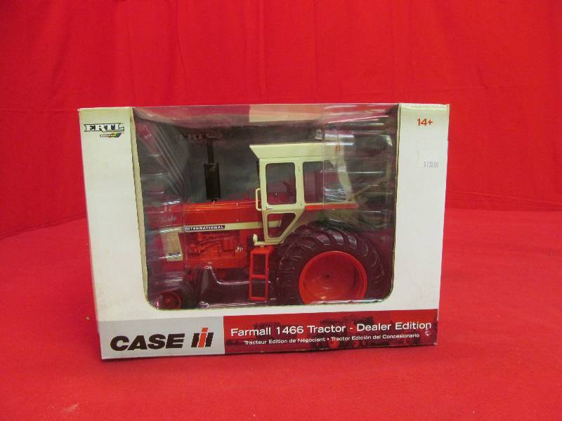 lot 31 image: Collectable Farmall tractor