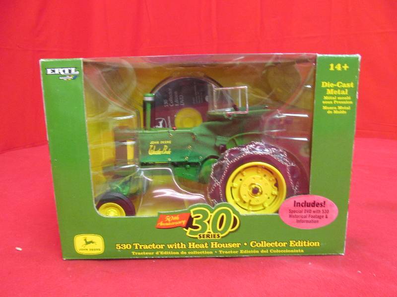 lot 35 image: collectable John Deere tractor
