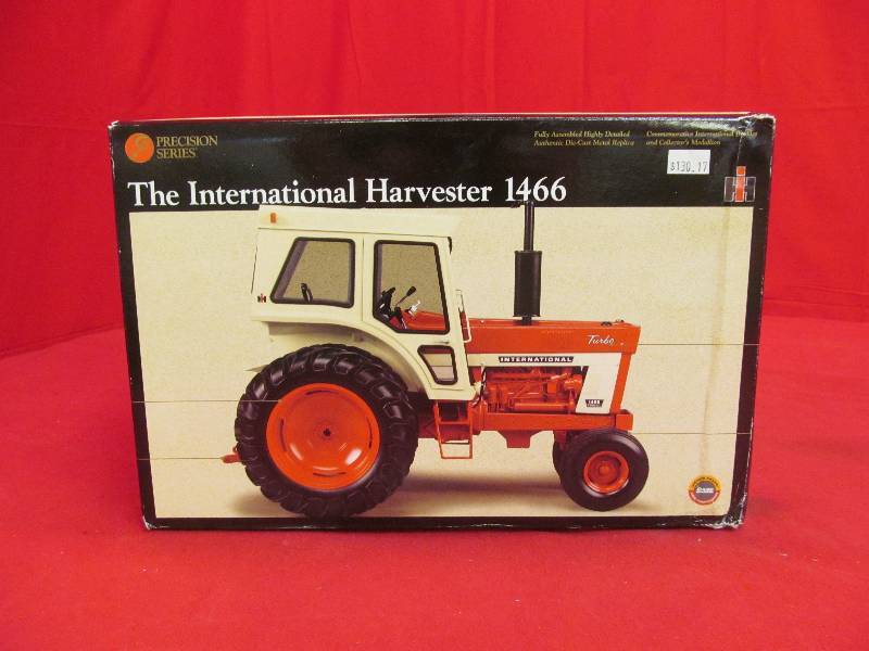 lot 38 image: collectable IH tractor