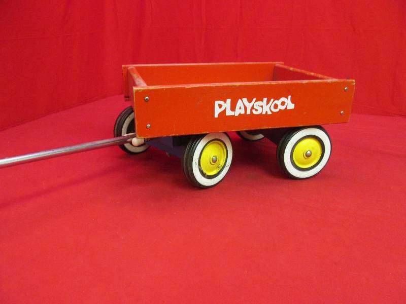 lot 94 image: Playschool wagon