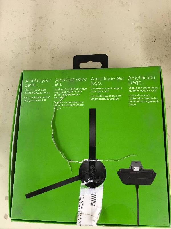lot 546 image: XBOX ONE Chat Headset, Retail $24.99