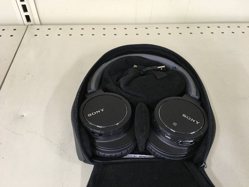 lot 563 image: Sony MDRZX Headphones, Retail $149.99