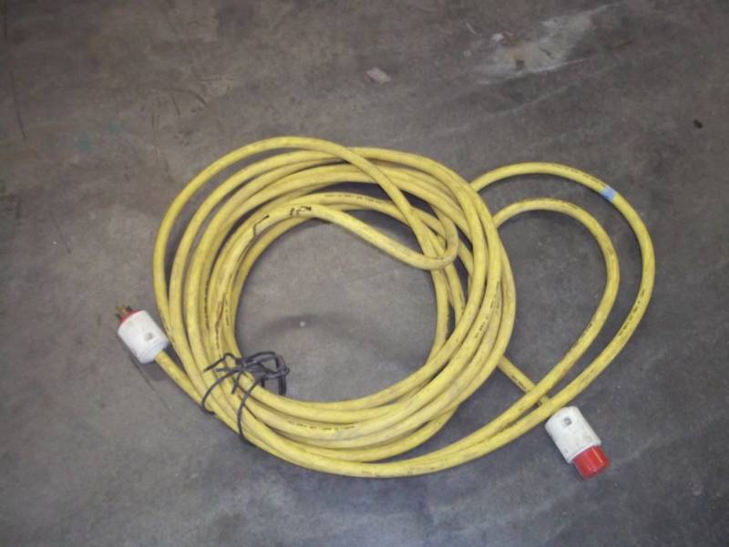 lot 26 image: 30 Amp 100 Extension Cord