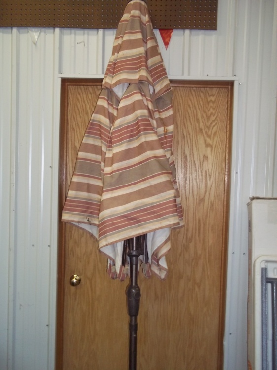 lot 38 image: Patio Table Umbrella