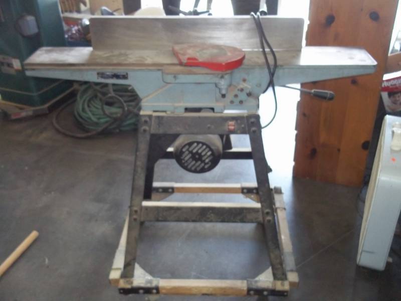 lot 2 image: Delta Jointer.