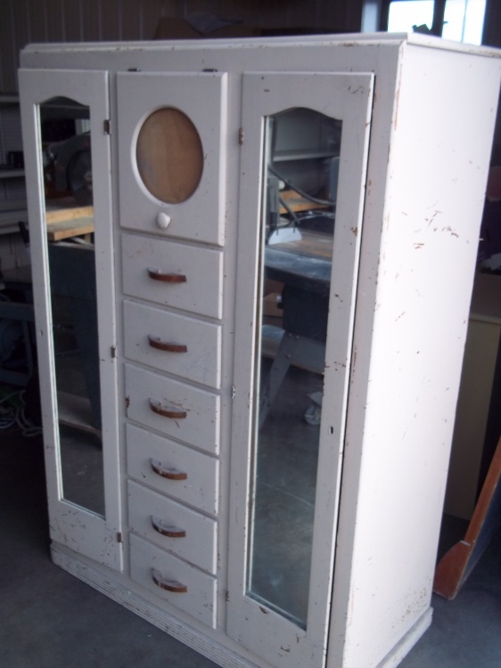 lot 4 image: Vintage Armoire  Dresser