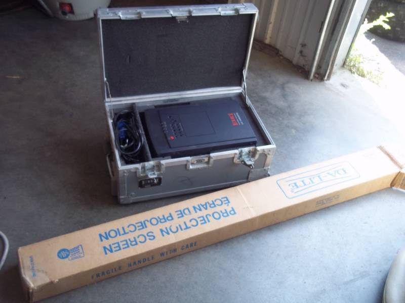 lot 69 image: Multi Media Projector with Projector Screen