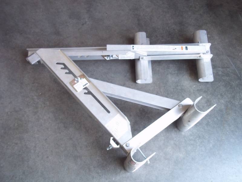 lot 73 image: Pair of Aluminum Ladder Jacks