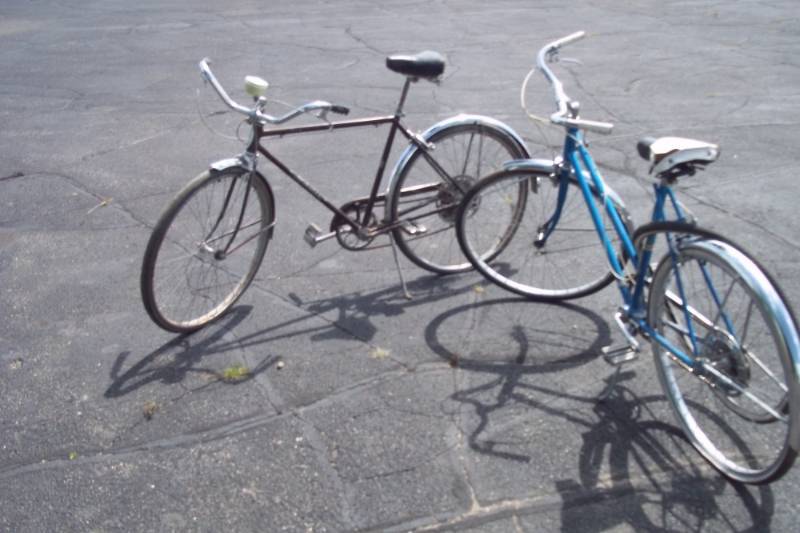 lot 90 image: 1 Schwinn Mens Bike & 1 Sears Womens Bike
