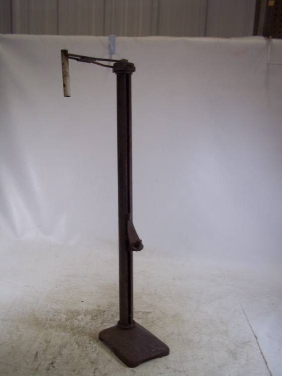 lot 104 image: Vintage Bumper Jack