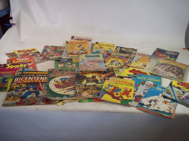 lot 108 image: Lot of Assorted Vintage Comics & Brady Bunch Coloring Book