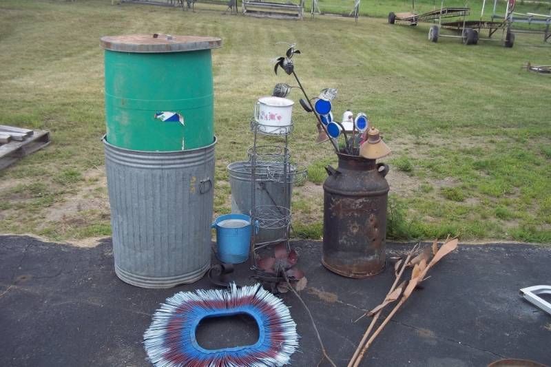lot 133 image: Cream Can, 2 Metal Garbage Cans, Plastic Barrel, Garden Dcor
