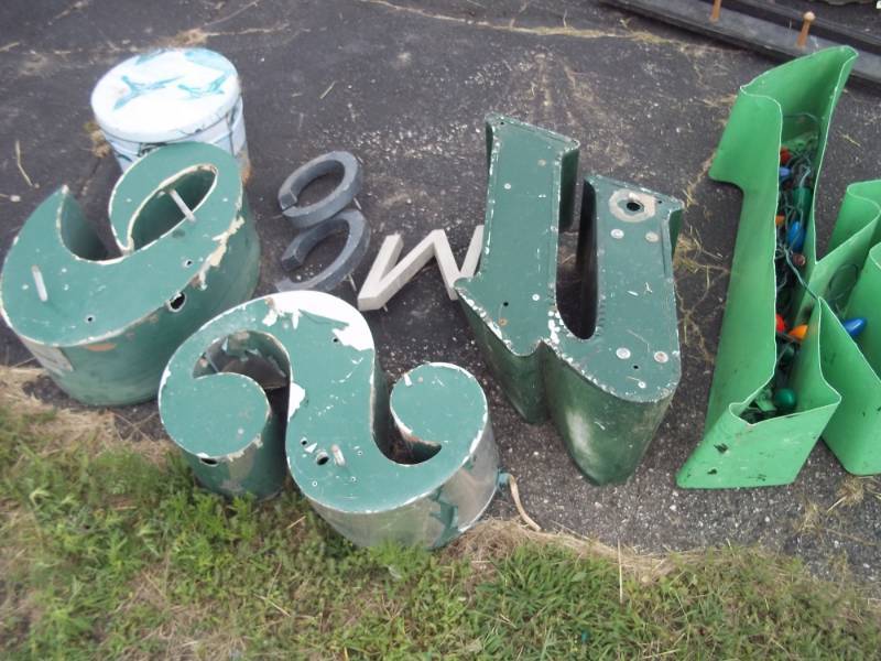 lot 144 image: Metal Sign Letters & Tin