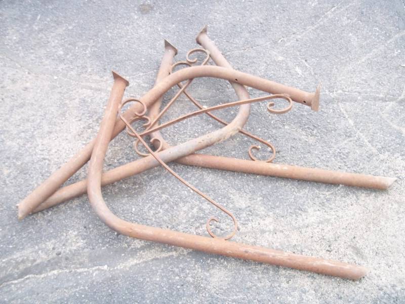 lot 145 image: Decorative Metal Pipe
