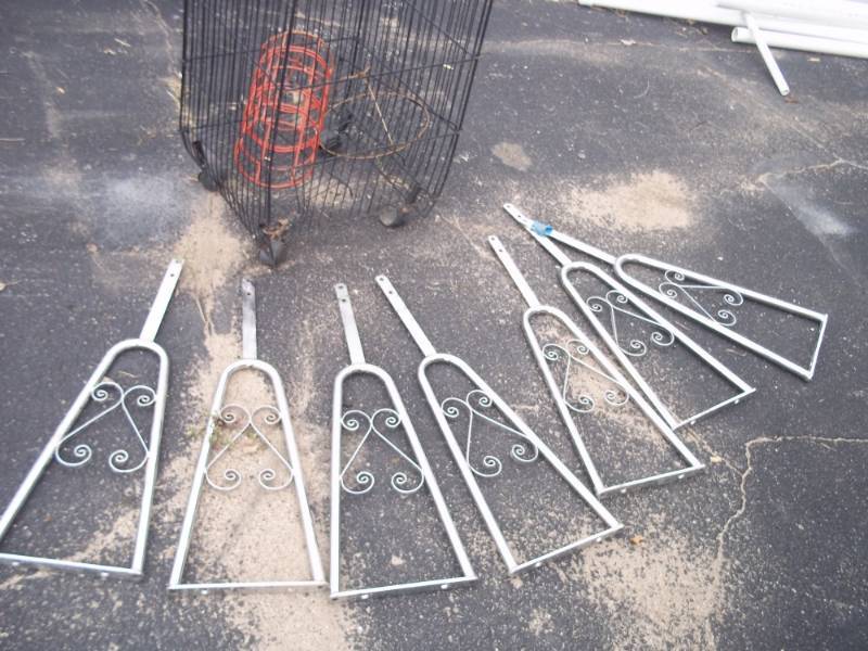 lot 146 image: Decorative Chrome Pieces & Metal Crate
