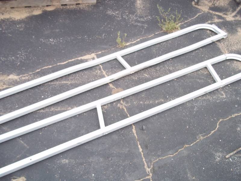 lot 149 image: 2 Pieces Aluminum Railing