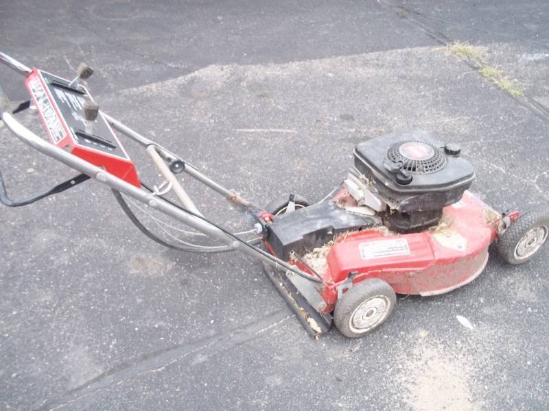 lot 153 image: Toro 5 HP Lawn Mower