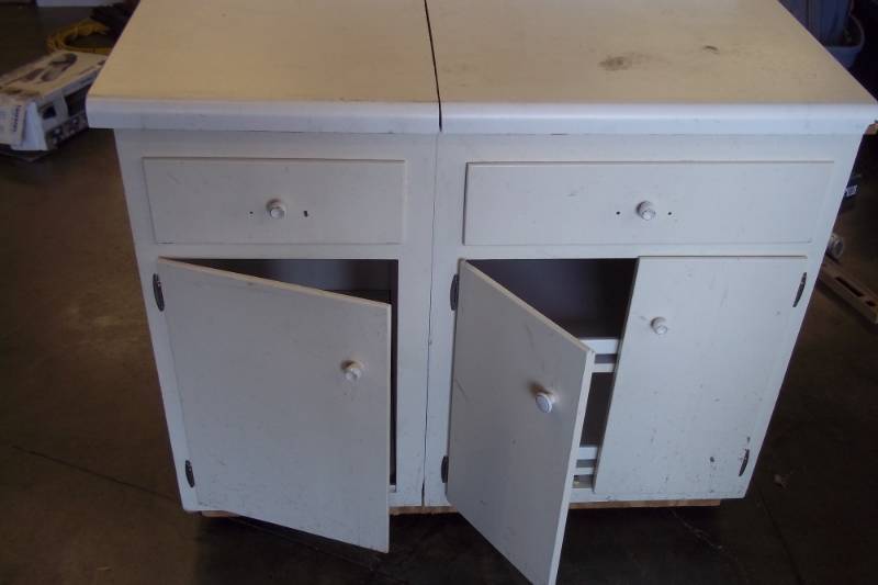 lot 175 image: Cabinet on Wheels with Counter Top