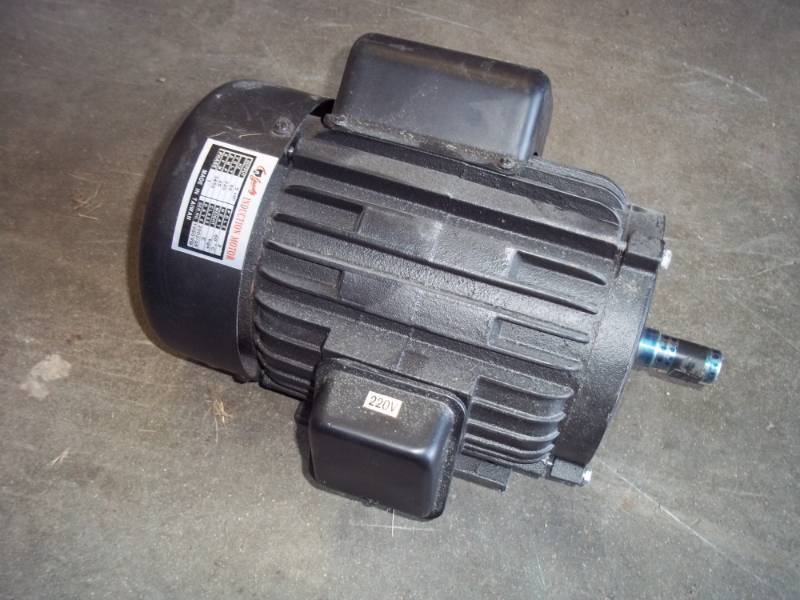lot 184 image: Grizzly 5 HP Single Phase 220V  Electric Induction Motor