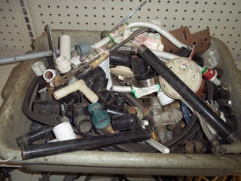 lot 186 image: Lot of Assorted Plumbing Supplies