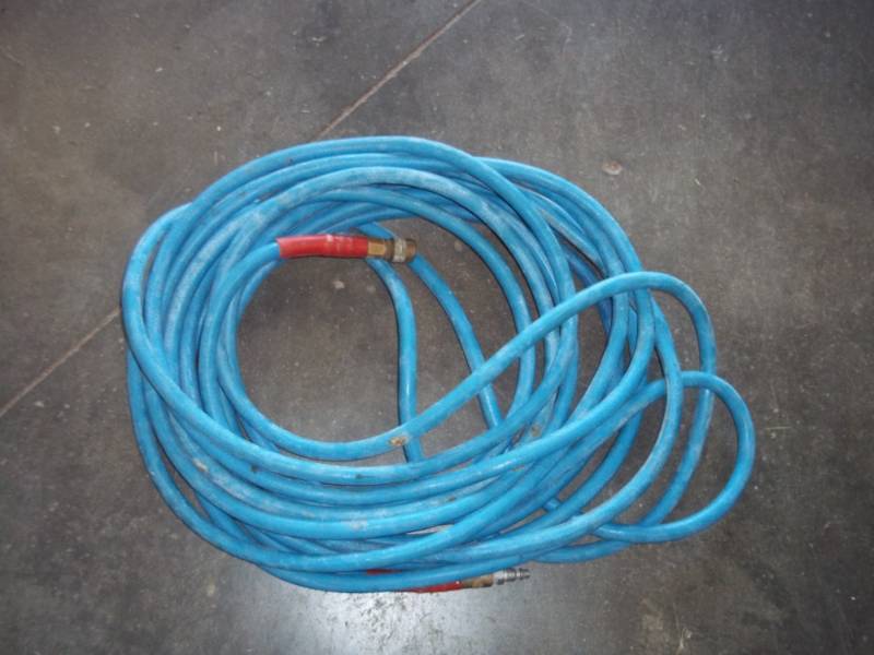 lot 189 image: Blue Air Hose