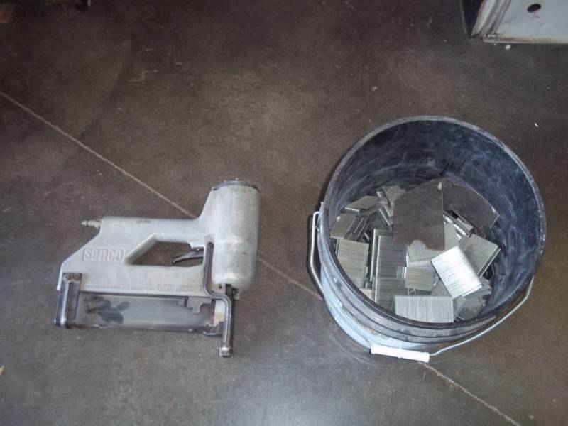 lot 194 image: Air Stapler with Staples.
