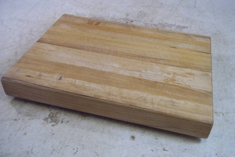lot 209 image: Solid Wood Cutting Board