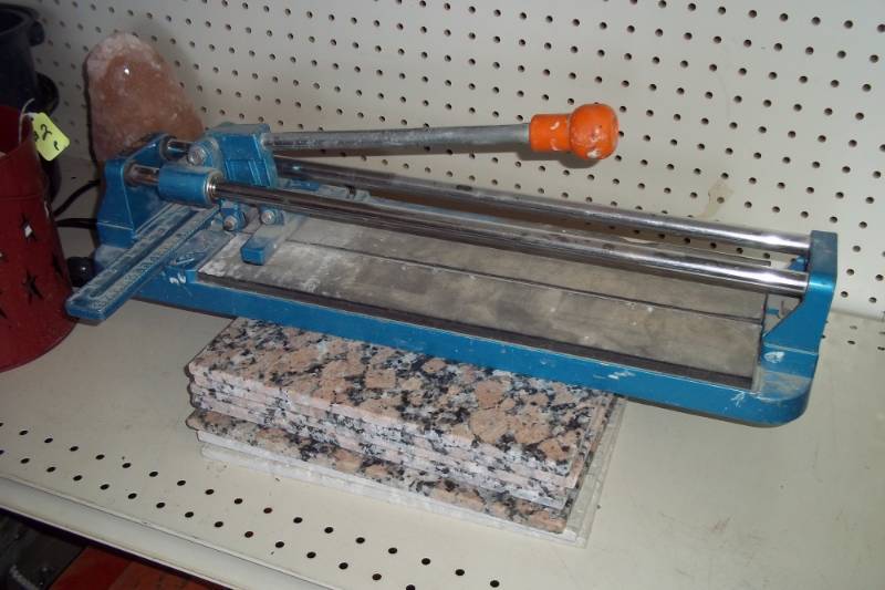 lot 211 image: Tile Cutter with 7 pcs. 12x12 Tile