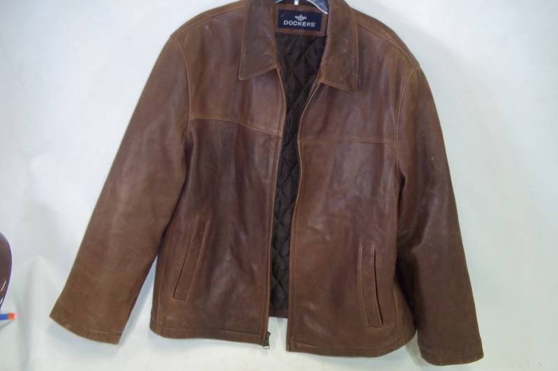 lot 213 image: Dockers Brand Brown Leather Coat. Size Extra Large