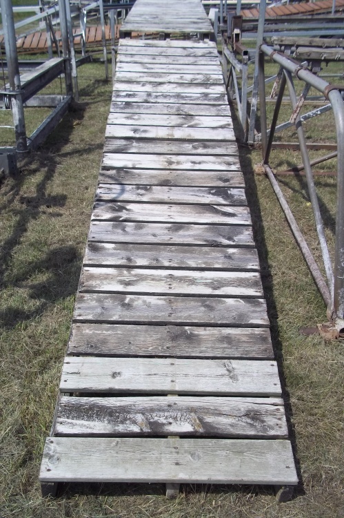 lot 222 image: 30 x 28 Dock
