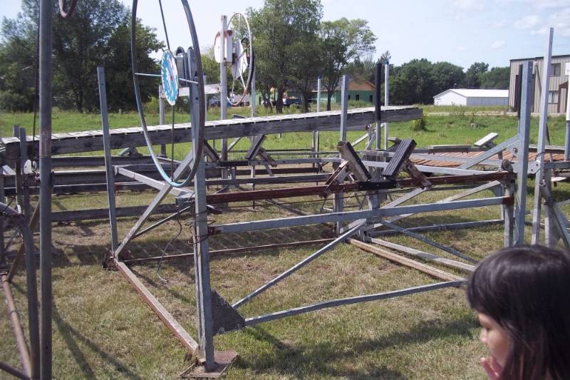 lot 224 image: Newmans 2096 Galvanized Cantilever Boat Lift