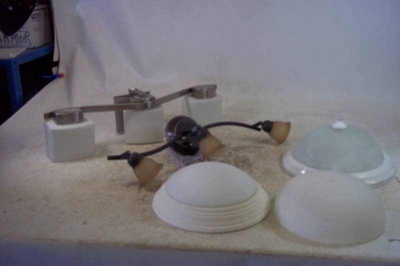 lot 260 image: 2 Wall Light Fixtures, 2 Ceiling Light fixtures, 1 Ceiling Light Globe