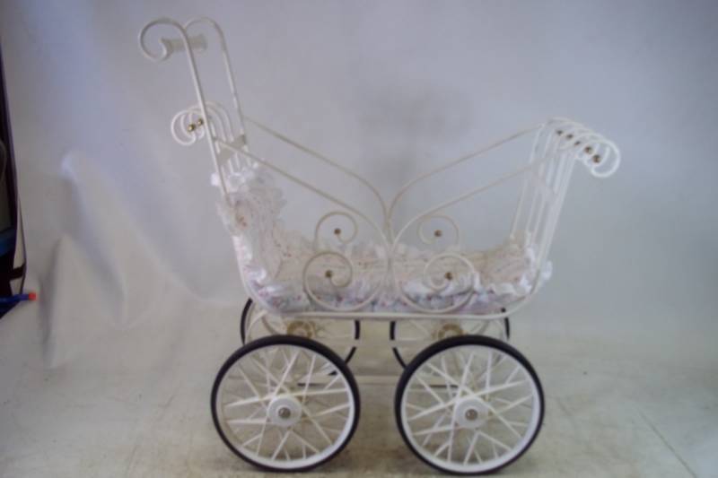 lot 261 image: Metal Baby Doll Stroller
