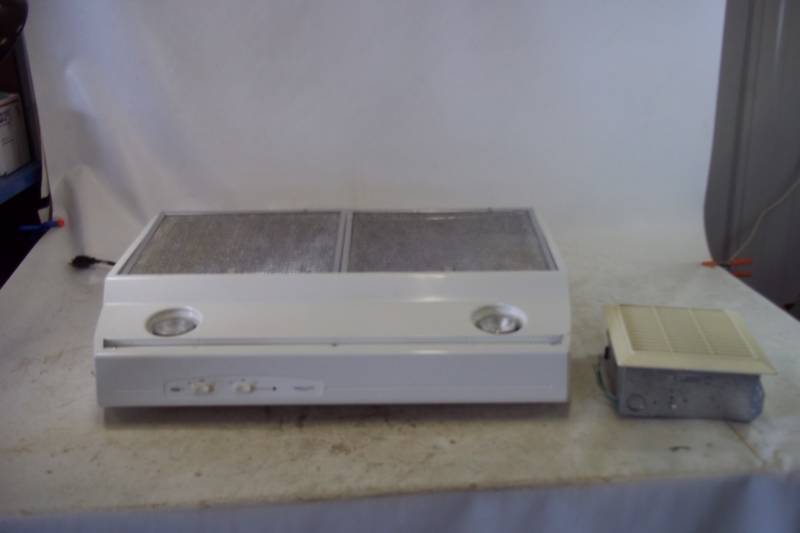 lot 266 image: Stove Exhaust Fan & Light, Bathroom Fan