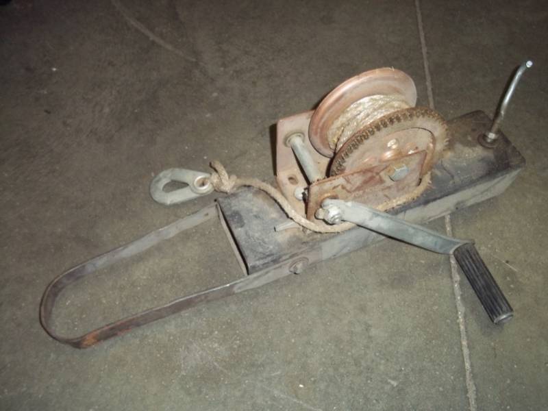 lot 287 image: Winch with Ball Hitch Adapter