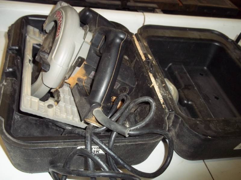lot 290 image: Porter Cable Left Handed Skill Saw with Case. CONSIGNOR STATES WORKS.