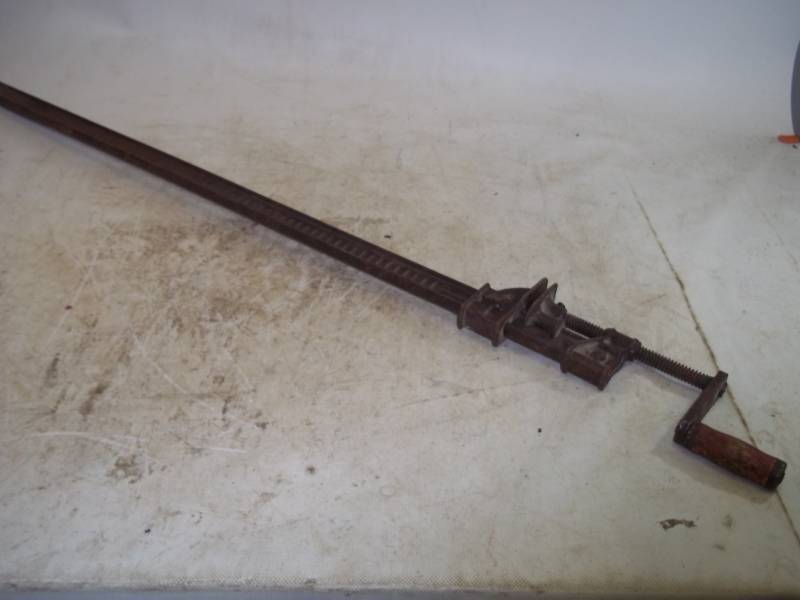 lot 293 image: 40 Bar Clamp