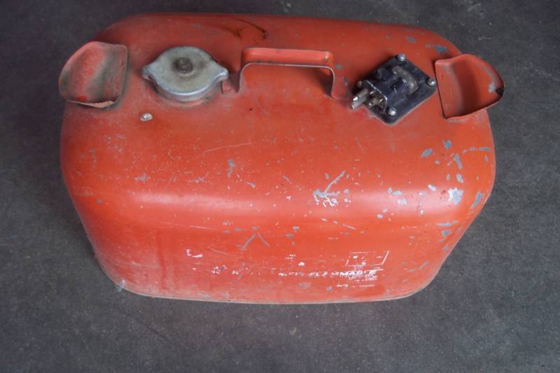 lot 309 image: 6 Gallon Marine Gas Tank