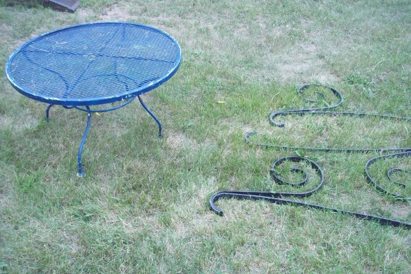 lot 310 image: Patio Table & Three Metal Brackets