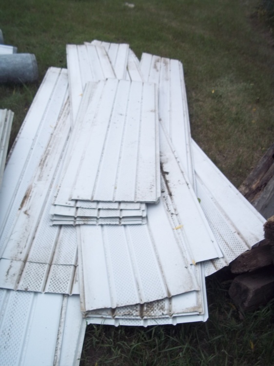 lot 315 image: Lot of Metal Soffit