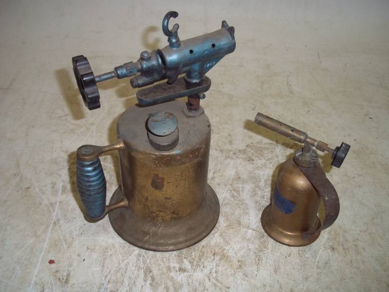 lot 324 image: 2 Vintage Brass Torches