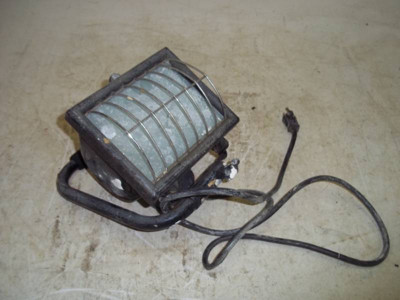 lot 326 image: Work Light