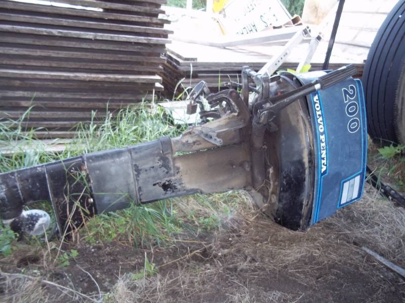 lot 330 image: 200 CC Volvo Outboard For Parts or Repair