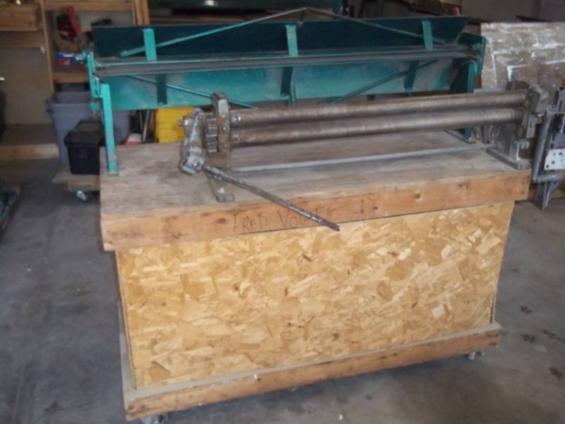 lot 20 image: 4 Brake and 33 Rollers on Cart with wheels