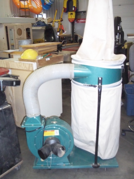 lot 19 image: Grizzly 2 HP Dust Collector.