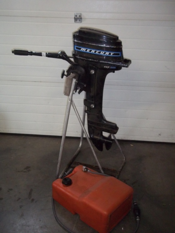 lot 23 image: 4 HP Mercury Outboard with Tank and Hose