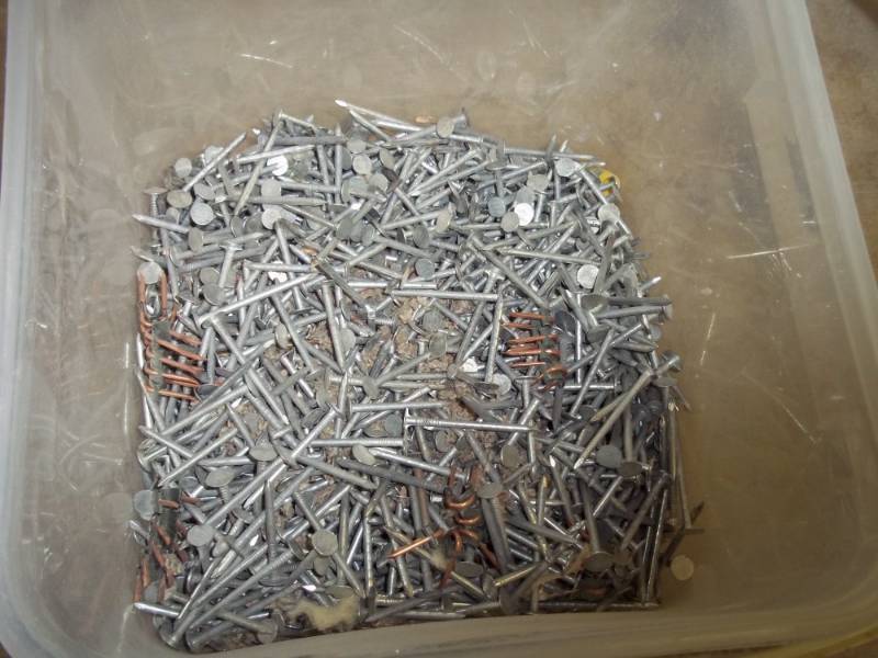 lot 338 image: 2 Roofing Nails